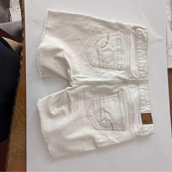 American Eagle Outfitters Stretch Women's off white Cream Distressed Jean Shorts - Picture 2 of 6